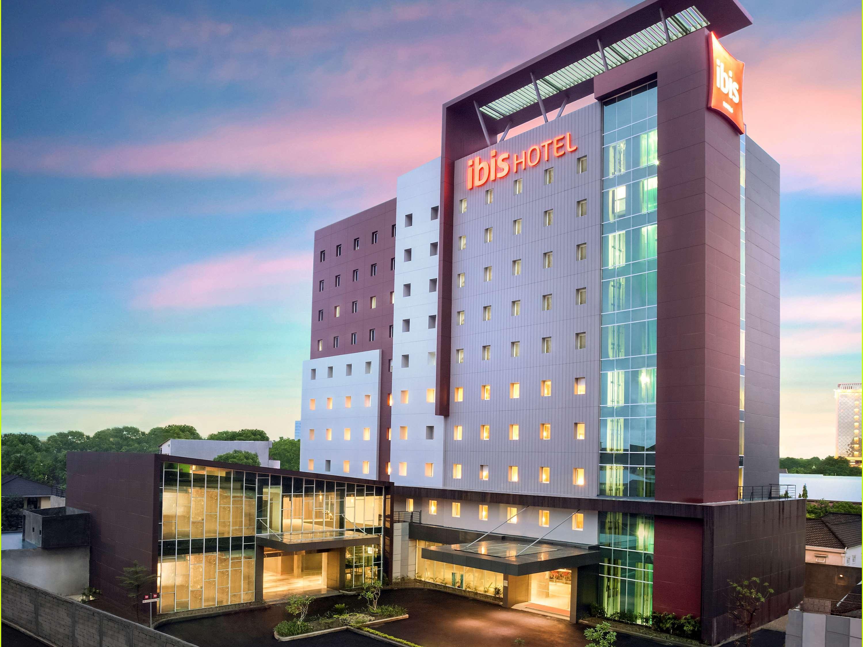 Ibis Makassar City Center Exterior photo